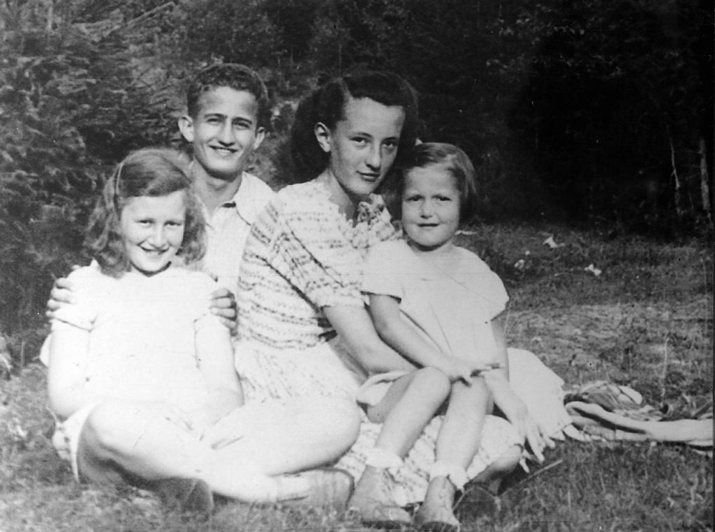 Ludka Herzig (z prawej)