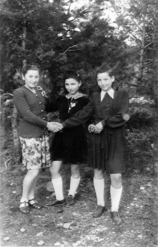 Ludka Herzig z przyjaciółmi, po wojnie