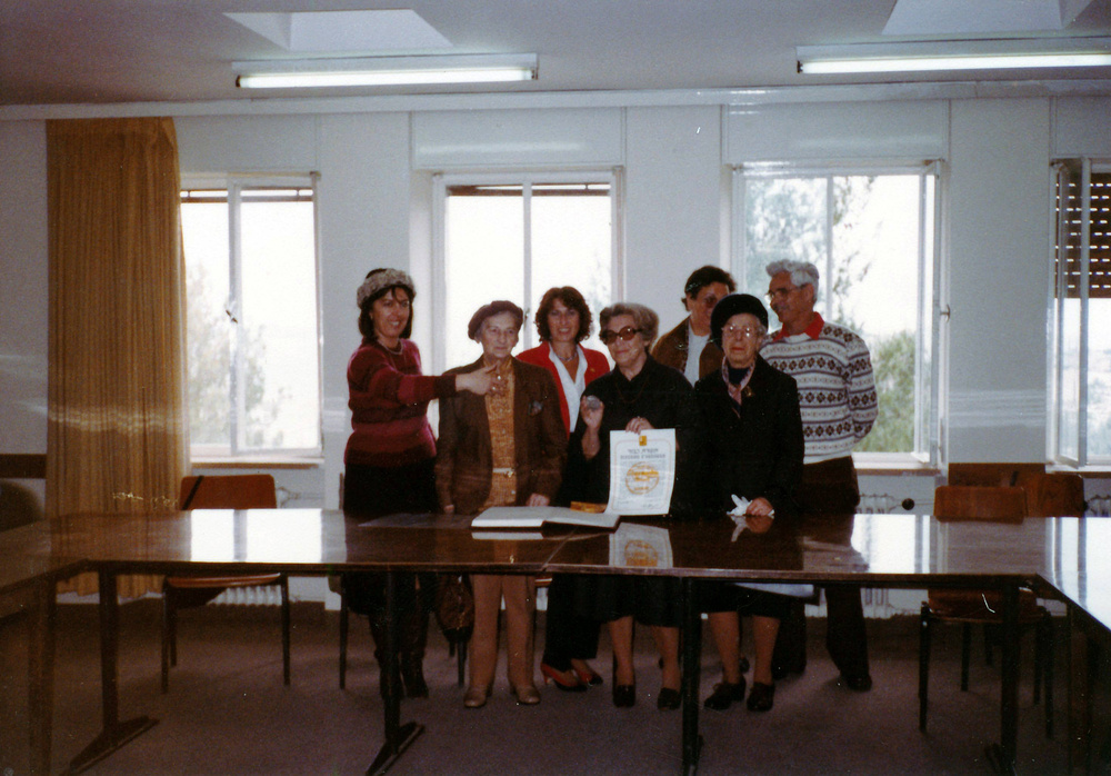 Yad Vashem, nadanie wyróżnień, od lewej: pracownica Yad Vashem, Tova Sztok, Stella Arad, Sława, Hadassa, Zofia Hendel i Arie Nativ, 1984