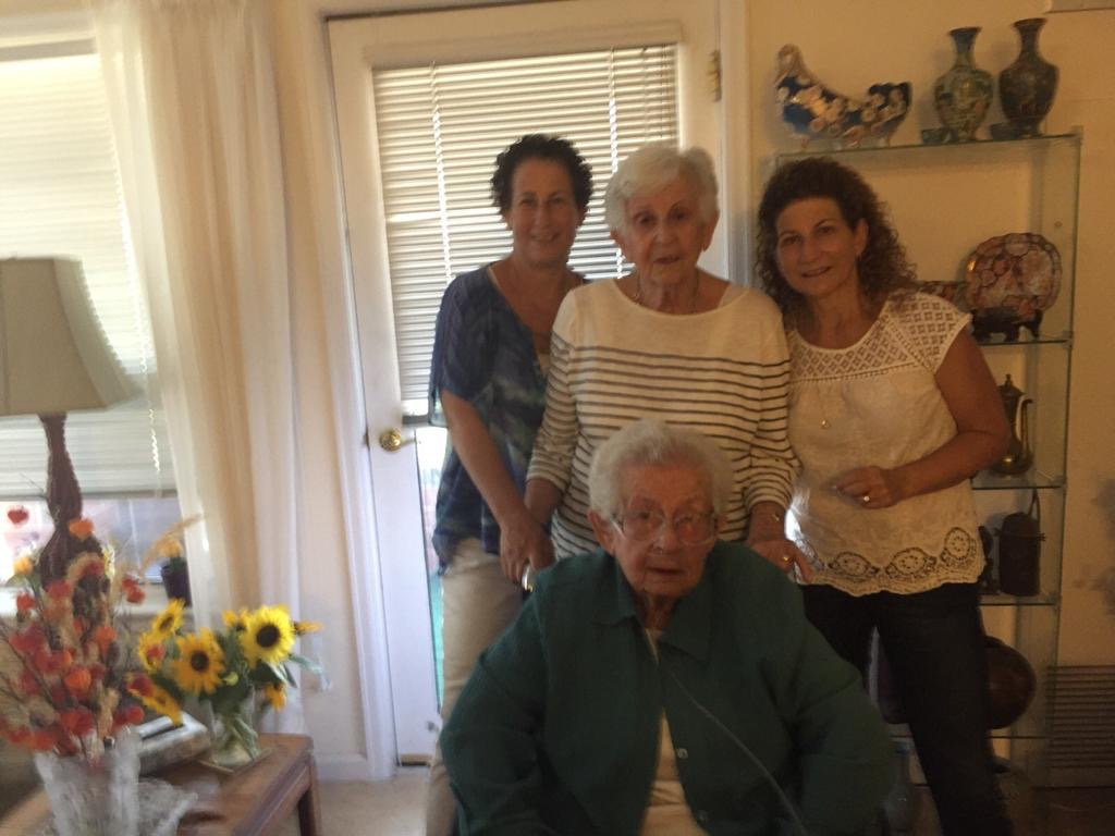 Irene Feit z córkami, Susan i Betsy. Siedzi Halina Milgrom